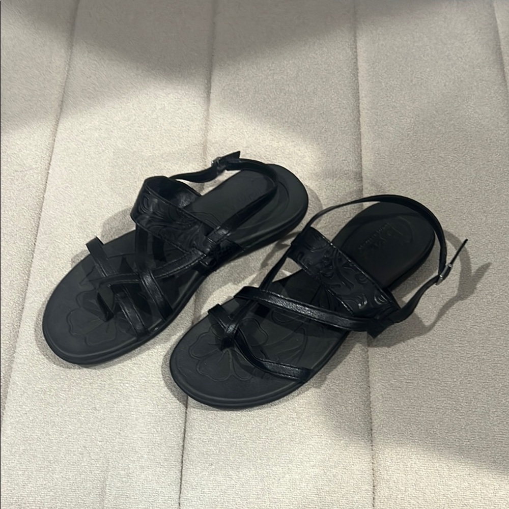 B-O-C Black Strappy Sandals